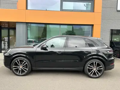 Porsche Cayenne 3.0 V6 — SUV premium 2025, 6000 km, équipement prestige — side view
