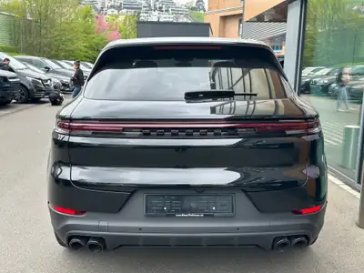 Porsche Cayenne 3.0 V6 — SUV premium 2025, 6000 km, équipement prestige — interior