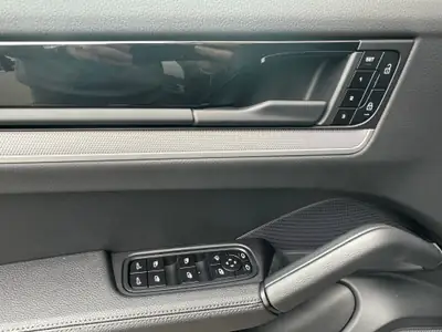 Porsche Cayenne 3.0 V6 — SUV premium 2025, 6000 km, équipement prestige — Thumbnail 9