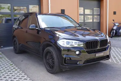 BMW X5 xDrive 25d — SUV premium diesel, intérieur cuir, équipements haut de gamme — arrière
