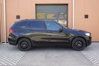 BMW X5 xDrive 25d — SUV premium diesel, intérieur cuir, équipements haut de gamme — intérieur
