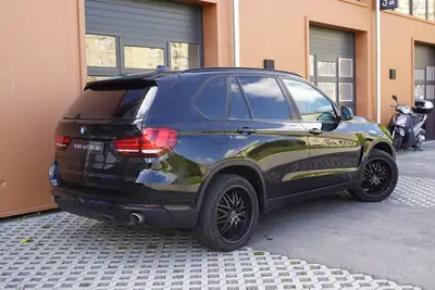 BMW X5 xDrive 25d — SUV premium diesel, intérieur cuir, équipements haut de gamme — détail