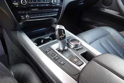 BMW X5 xDrive 25d — SUV premium diesel, intérieur cuir, équipements haut de gamme — Miniature 14