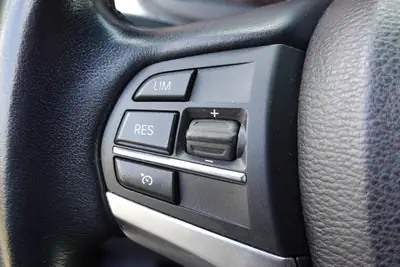 BMW X5 xDrive 25d — SUV premium diesel, intérieur cuir, équipements haut de gamme — Miniature 13