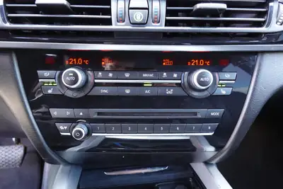 BMW X5 xDrive 25d — SUV premium diesel, intérieur cuir, équipements haut de gamme — Miniature 17