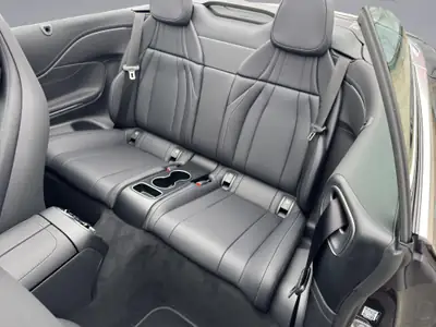 Mercedes-Benz CLE 200 AMG Line Cabriolet — Élégance décapotable et hybride économe — Miniature 10