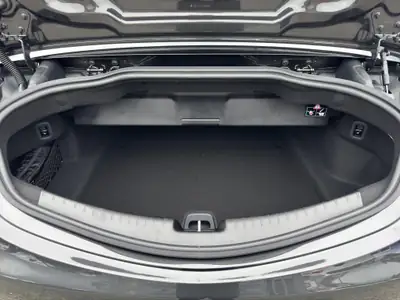 Mercedes-Benz CLE 200 AMG Line Cabriolet — Élégance décapotable et hybride économe — Miniature 18