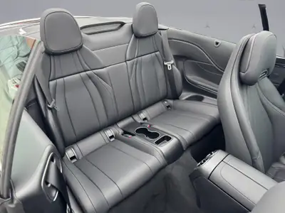 Mercedes-Benz CLE 200 AMG Line Cabriolet — Élégance décapotable et hybride économe — Miniature 17