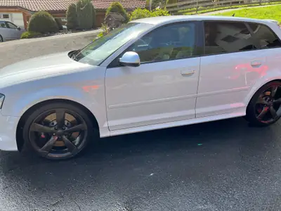 Audi RS3 Sportback 2.5 TFSI quattro — Performance 340 ch, intérieur premium noir — vue extérieure