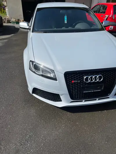 Audi RS3 Sportback 2.5 TFSI quattro — Performance 340 ch, intérieur premium noir — intérieur