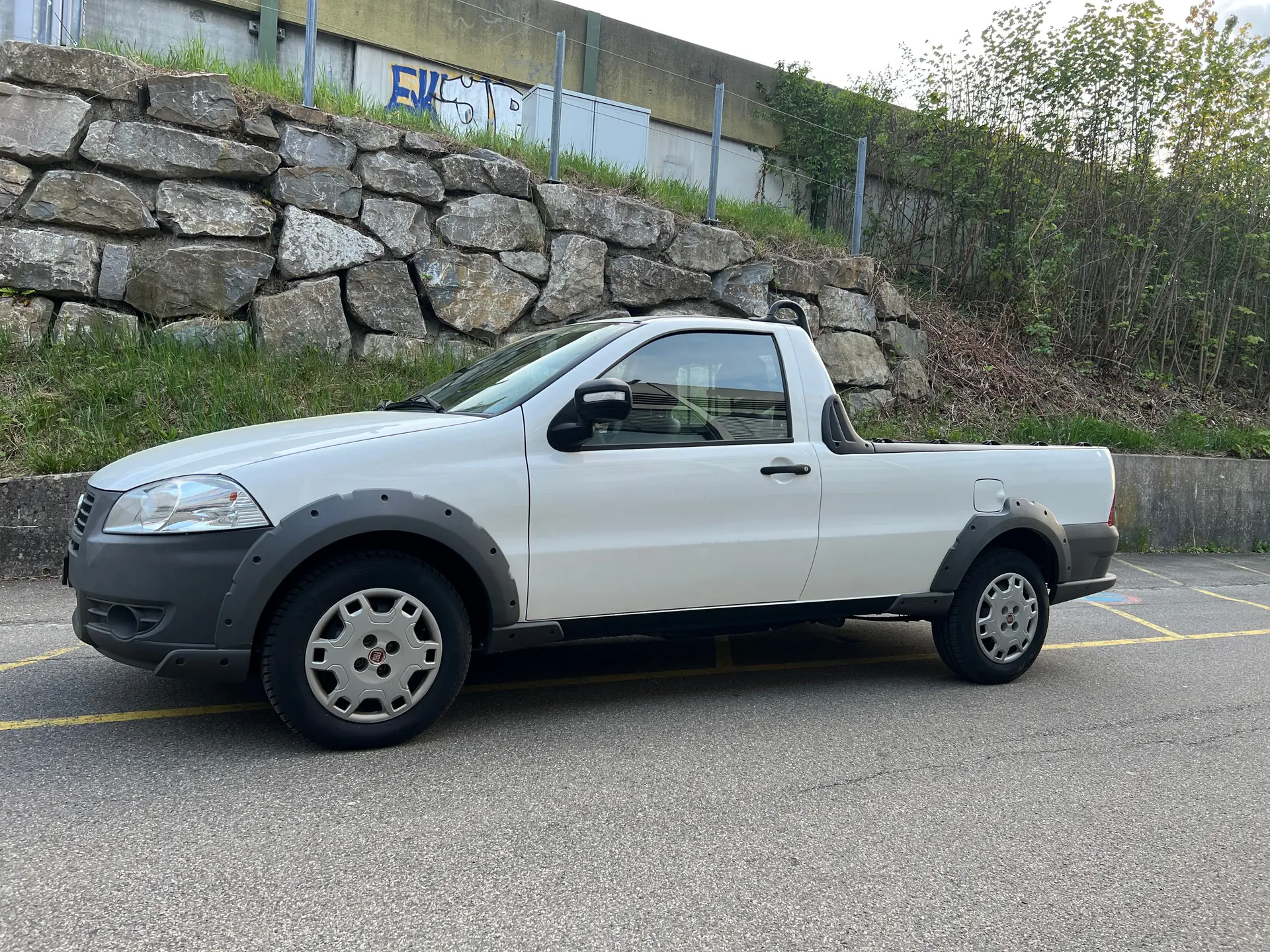 FIAT Strada 1.3 MJ Working Starter — Utilitaire diesel robuste, 48'000 km seulement — vue extérieure