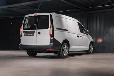 VW Caddy Cargo 2.0 TDI Maxi — Utilitaire fiable, faible kilométrage et garantie constructeur — Thumbnail 7