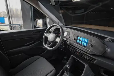 VW Caddy Cargo 2.0 TDI Maxi — Utilitaire fiable, faible kilométrage et garantie constructeur — Thumbnail 13