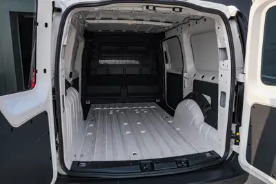 VW Caddy Cargo 2.0 TDI Maxi — Utilitaire fiable, faible kilométrage et garantie constructeur — Thumbnail 20