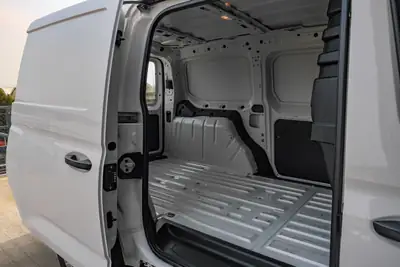 VW Caddy Cargo 2.0 TDI Maxi — Utilitaire fiable, faible kilométrage et garantie constructeur — Thumbnail 22