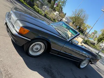 Mercedes-Benz SL 380 — Cabriolet légendaire des années 80, 197 ch et élégance intemporelle — vista esterna