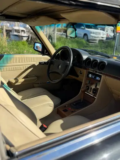 Mercedes-Benz SL 380 — Cabriolet légendaire des années 80, 197 ch et élégance intemporelle — cruscotto
