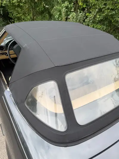 Mercedes-Benz SL 380 — Cabriolet légendaire des années 80, 197 ch et élégance intemporelle — Miniatura 9
