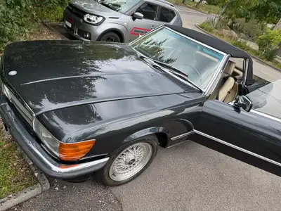 Mercedes-Benz SL 380 — Cabriolet légendaire des années 80, 197 ch et élégance intemporelle — Miniatura 7