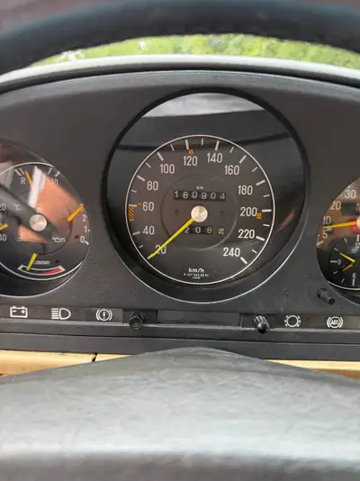 Mercedes-Benz SL 380 — Cabriolet légendaire des années 80, 197 ch et élégance intemporelle — Miniatura 12