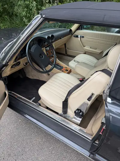 Mercedes-Benz SL 380 — Cabriolet légendaire des années 80, 197 ch et élégance intemporelle — Miniatura 11