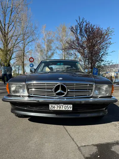 Mercedes-Benz SL 380 — Cabriolet légendaire des années 80, 197 ch et élégance intemporelle — Miniatura 16