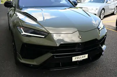 Lamborghini Urus S E-Gear — SUV haute performance 666 ch, couleur exclusive Verde Turbine — rear view