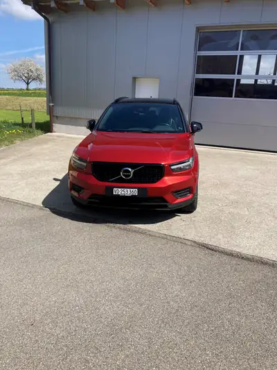 Volvo XC40 T5 Twin Engine R-Design — SUV hybride rechargeable, 83 000 km — vue extérieure