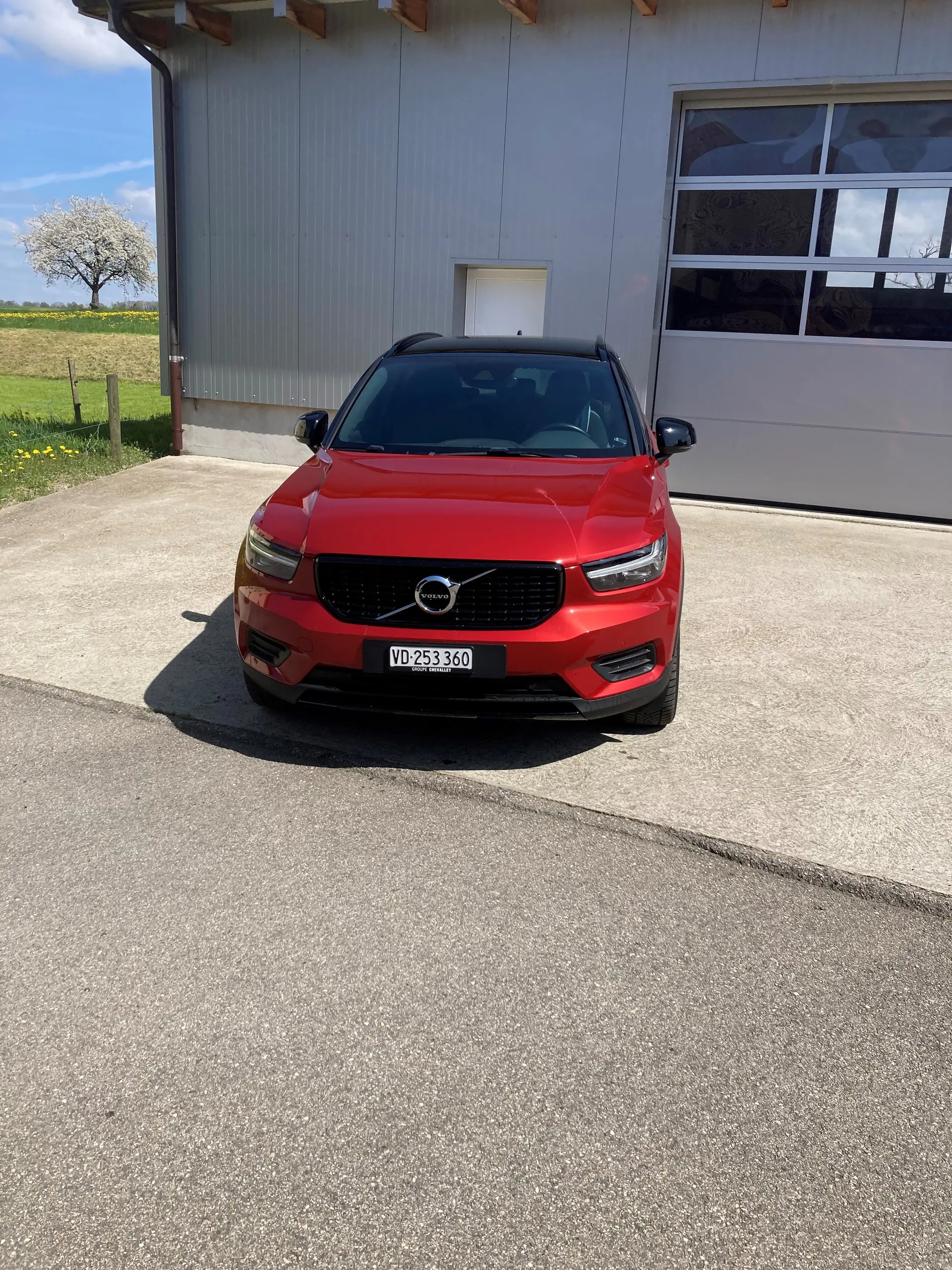 Volvo XC40 T5 Twin Engine R-Design — SUV hybride rechargeable, 83 000 km