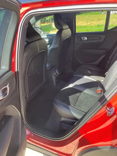 Volvo XC40 T5 Twin Engine R-Design — SUV hybride rechargeable, 83 000 km — Miniature 7