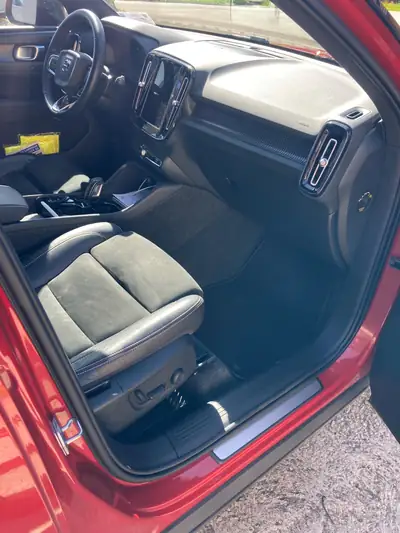 Volvo XC40 T5 Twin Engine R-Design — SUV hybride rechargeable, 83 000 km — Miniature 8