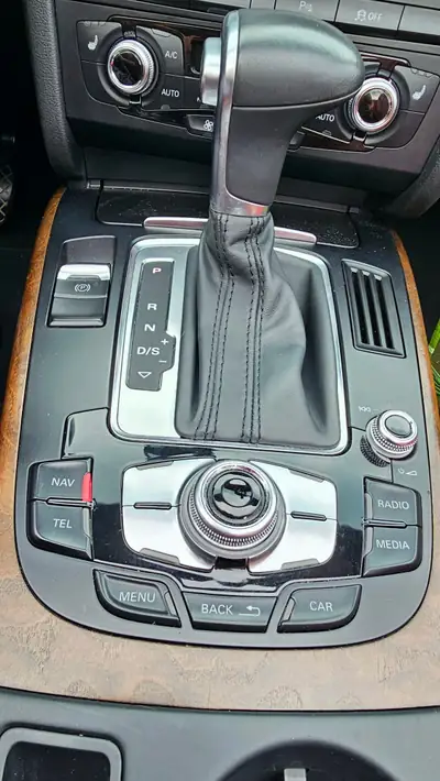 Audi A5 Cabriolet 2.0 TFSI Quattro — Élégance décapotable, 80'000 km seulement — dashboard
