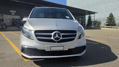 Mercedes-Benz V 300 d Extralang Swiss Edition — Monospace premium 4Matic, entretien impeccable — Seitenansicht