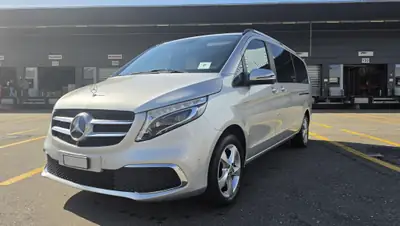 Mercedes-Benz V 300 d Extralang Swiss Edition — Monospace premium 4Matic, entretien impeccable — Heckansicht