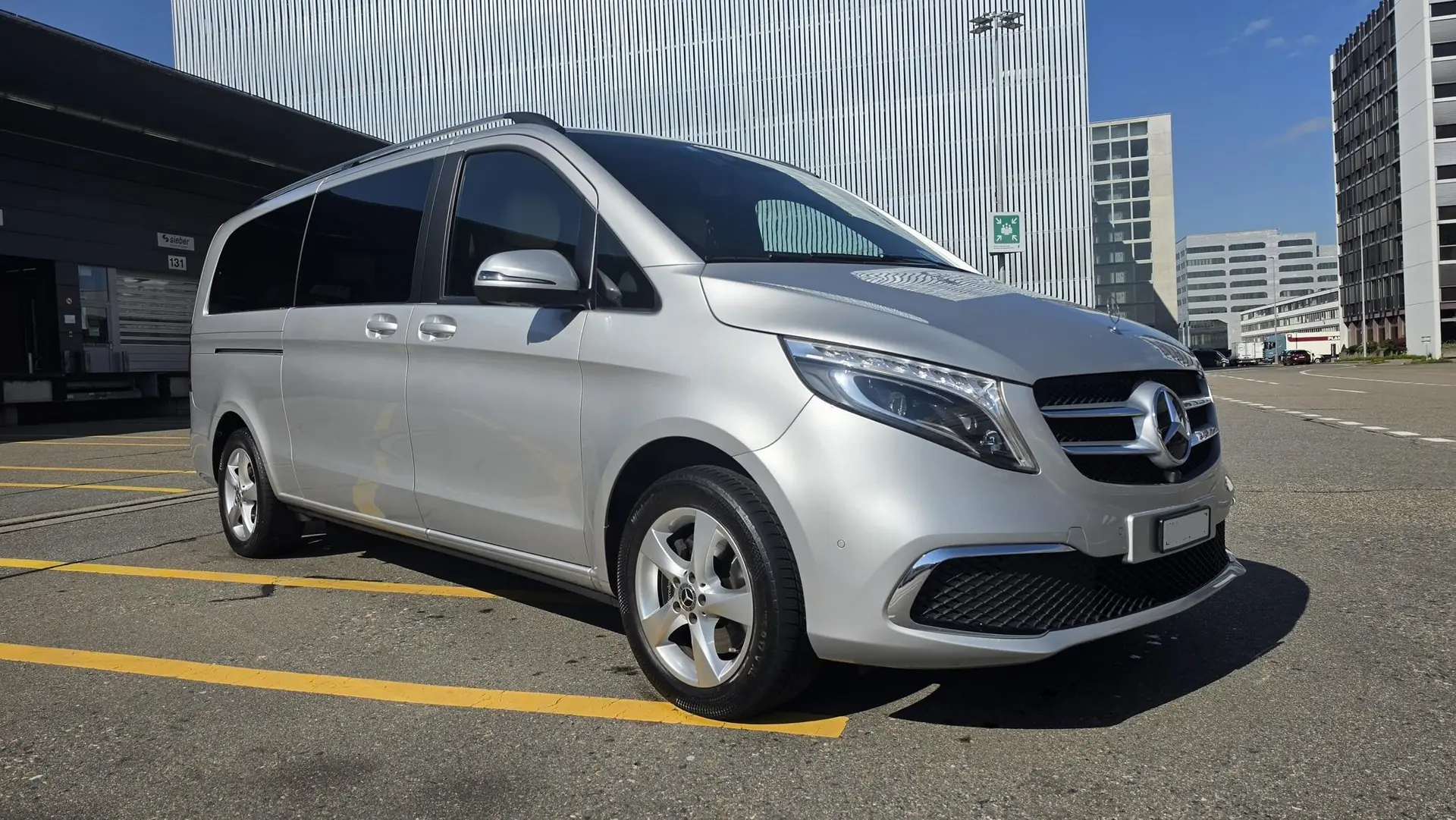 Mercedes-Benz V 300 d Extralang Swiss Edition — Monospace premium 4Matic, entretien impeccable — Außenansicht
