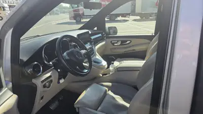 Mercedes-Benz V 300 d Extralang Swiss Edition — Monospace premium 4Matic, entretien impeccable — Miniatur 13