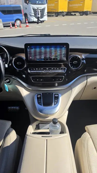Mercedes-Benz V 300 d Extralang Swiss Edition — Monospace premium 4Matic, entretien impeccable — Miniatur 16
