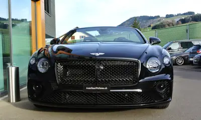 Bentley Continental GTC 4.0 V8 S 2024 — Cabriolet de luxe, 19 900 km seulement — side view