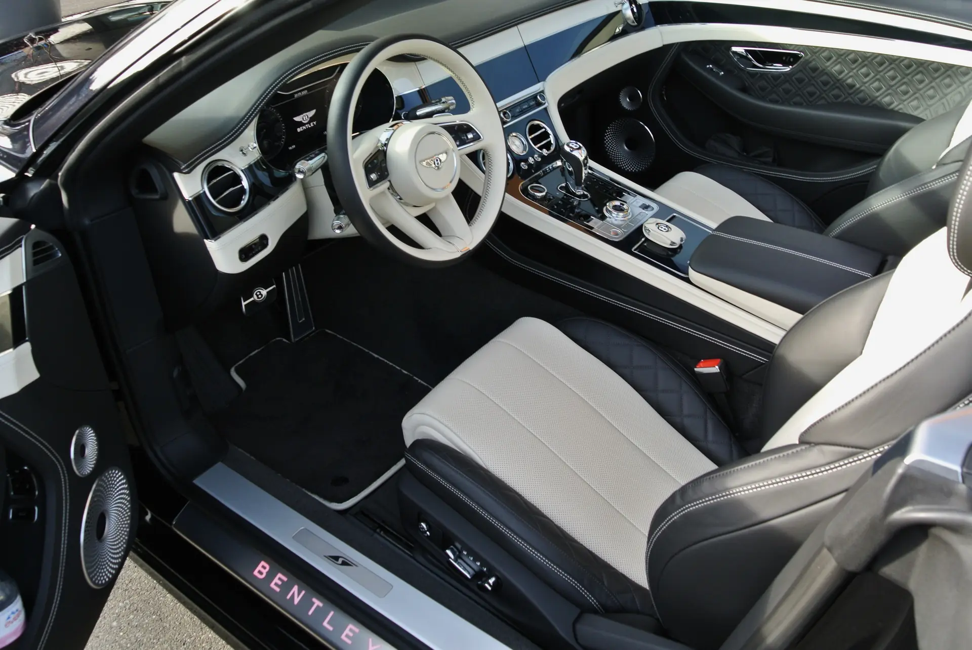 Bentley Continental GTC 4.0 V8 S 2024 — Cabriolet de luxe, 19 900 km seulement