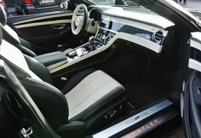 Bentley Continental GTC 4.0 V8 S 2024 — Cabriolet de luxe, 19 900 km seulement — dashboard
