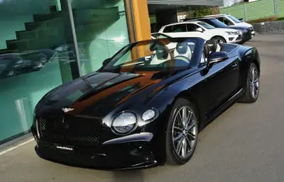 Bentley Continental GTC 4.0 V8 S 2024 — Cabriolet de luxe, 19 900 km seulement — detail