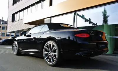 Bentley Continental GTC 4.0 V8 S 2024 — Cabriolet de luxe, 19 900 km seulement — Thumbnail 9