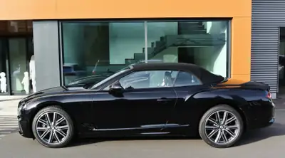 Bentley Continental GTC 4.0 V8 S 2024 — Cabriolet de luxe, 19 900 km seulement — Thumbnail 11
