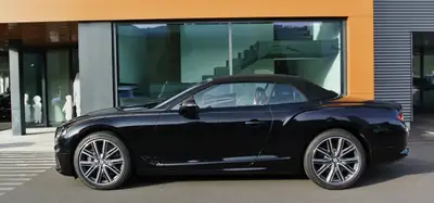 Bentley Continental GTC 4.0 V8 S 2024 — Cabriolet de luxe, 19 900 km seulement — Thumbnail 14