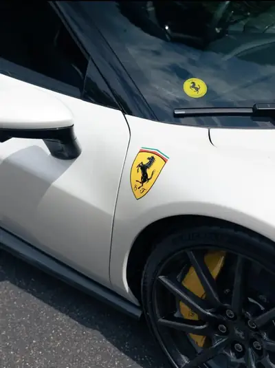 Ferrari 296 GTB 2024 — Hypercar hybride rechargeable, 830 ch, quasi neuf — Armaturenbrett