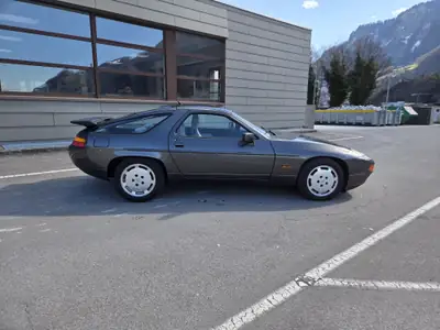 Porsche 928 S4 — Coupé sportif de légende, fraîchement homologué vétéran — fianco