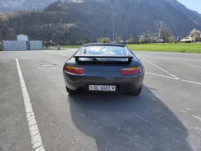 Porsche 928 S4 — Coupé sportif de légende, fraîchement homologué vétéran — vista posteriore