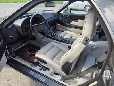 Porsche 928 S4 — Coupé sportif de légende, fraîchement homologué vétéran — cruscotto