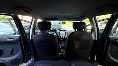 Hyundai i20 1.2 Comfort — Citadine fiable, 34'000 km seulement — Miniature 8