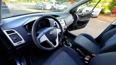 Hyundai i20 1.2 Comfort — Citadine fiable, 34'000 km seulement — Miniature 12